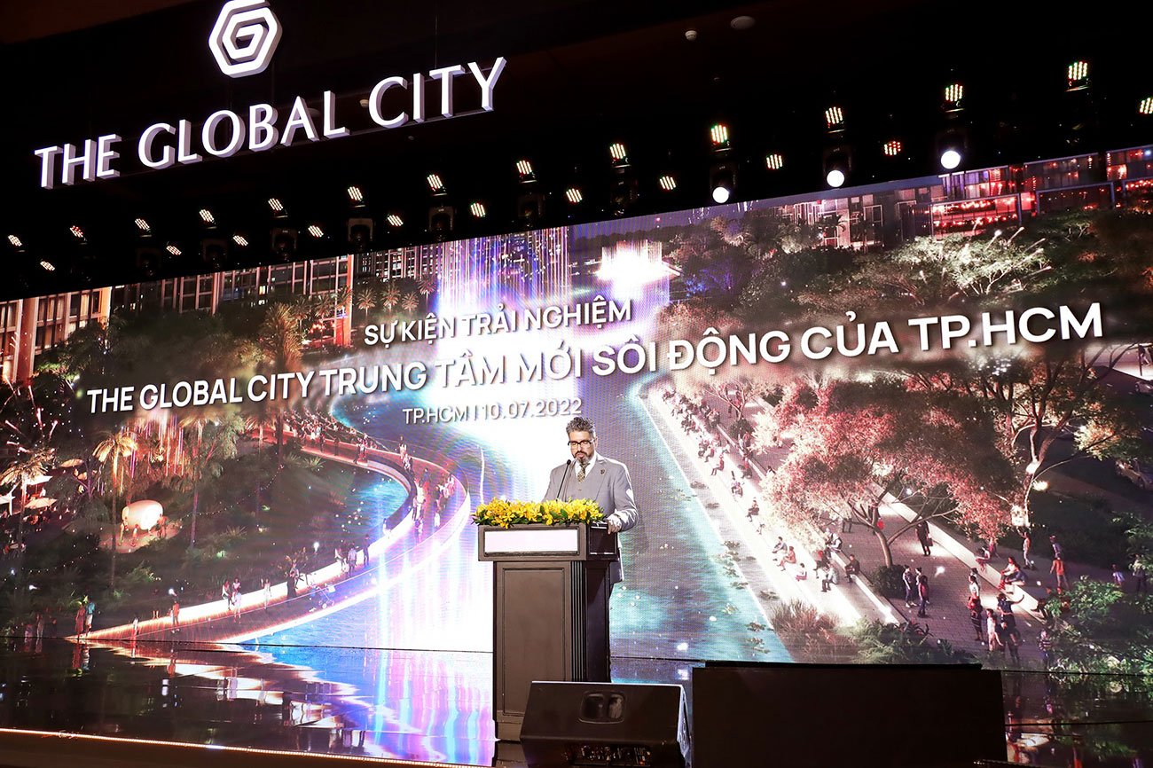 Khách hàng háo hức check-in tại sự kiện trải nghiệm The Global City
